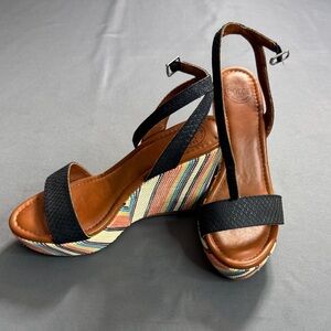 Dolce Vita Black Strappy Wedges with Multicolor Striped Platform Size 7